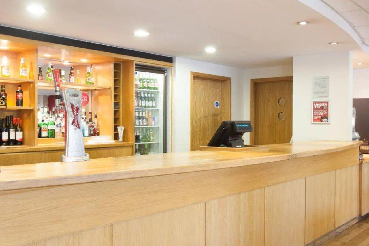 แทรเวลลอดจ์ บอร์นมัธ Hotel ภายนอก รูปภาพ