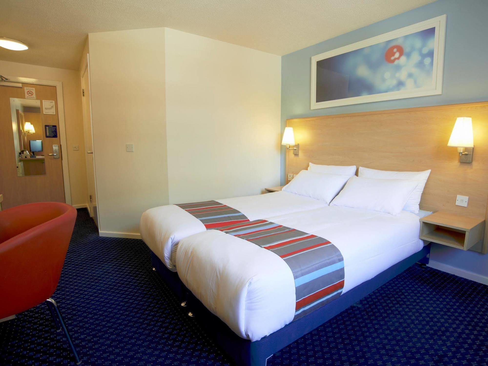 แทรเวลลอดจ์ บอร์นมัธ Hotel ภายนอก รูปภาพ